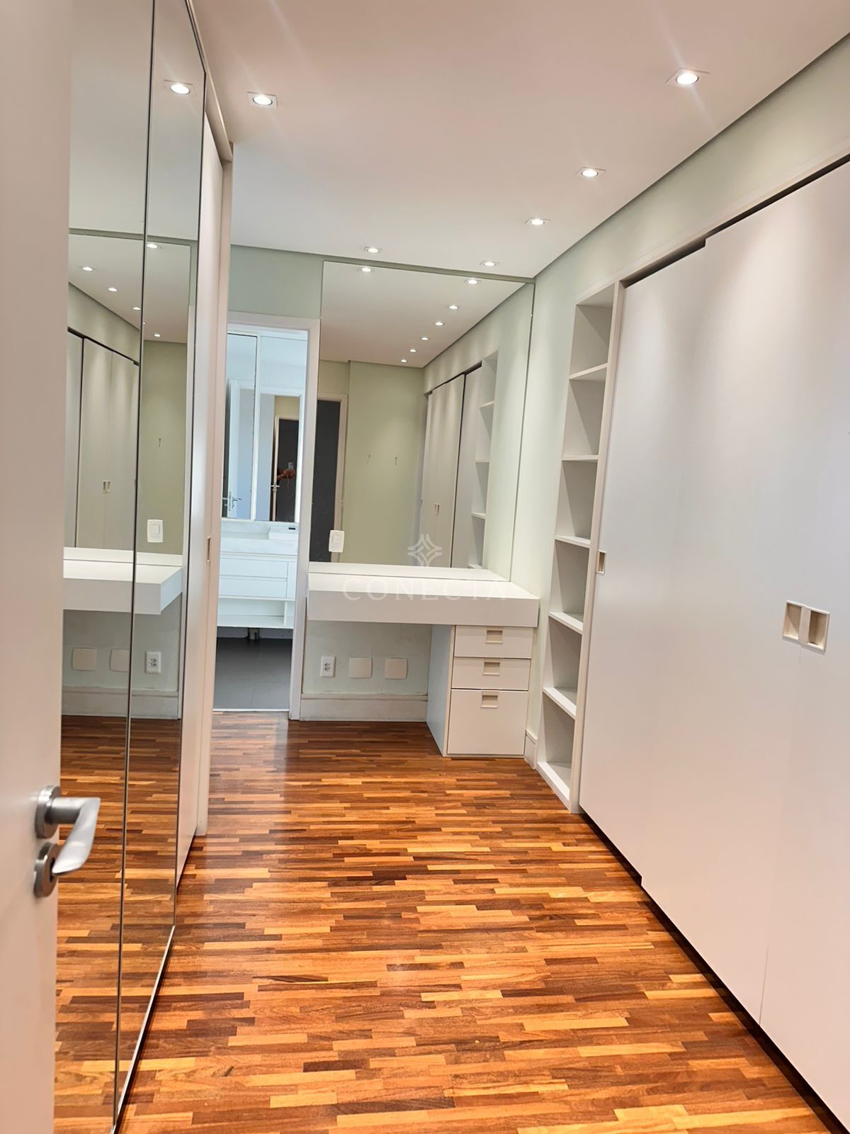 Apartamento para alugar com 3 quartos, 202m² - Foto 16