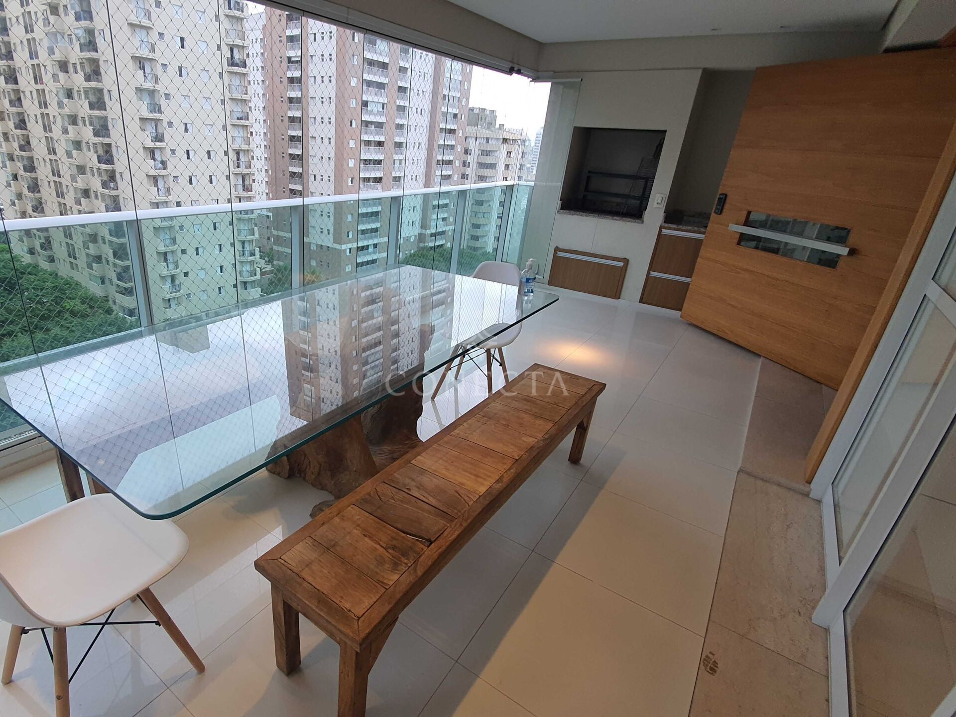 Apartamento para alugar com 4 quartos, 212m² - Foto 2