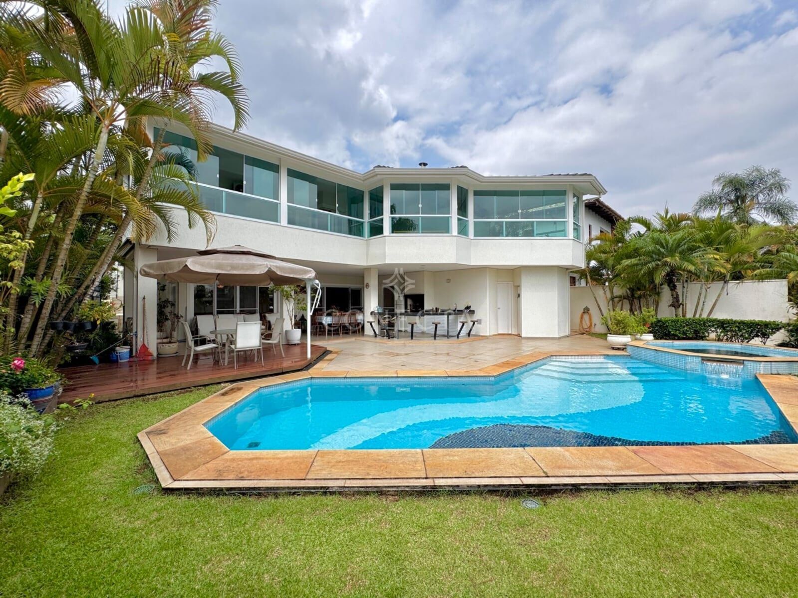 Casa à venda com 4 quartos, 563m² - Foto 2