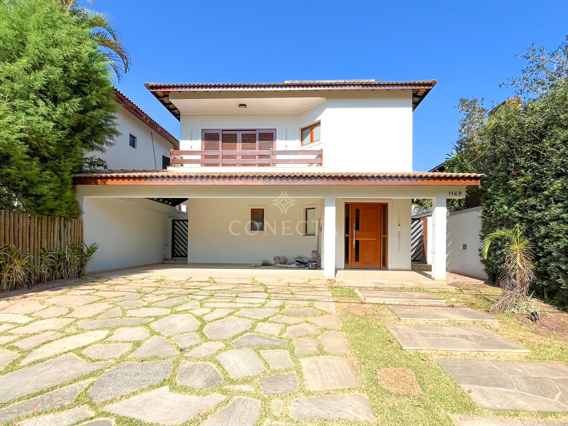 Casa para alugar com 3 quartos, 360m² - Foto 1