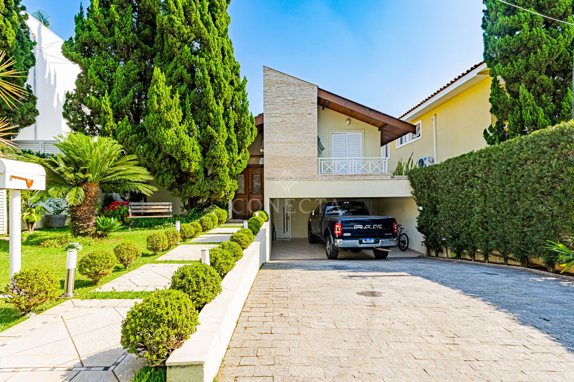 Casa à venda com 3 quartos, 300m² - Foto 1