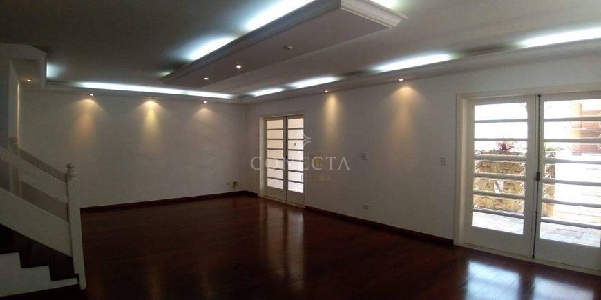 Casa para alugar com 4 quartos, 290m² - Foto 3