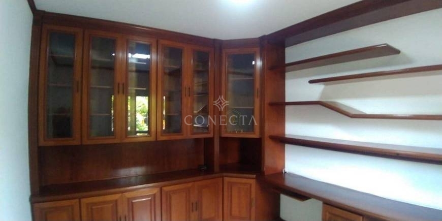 Casa para alugar com 4 quartos, 290m² - Foto 13