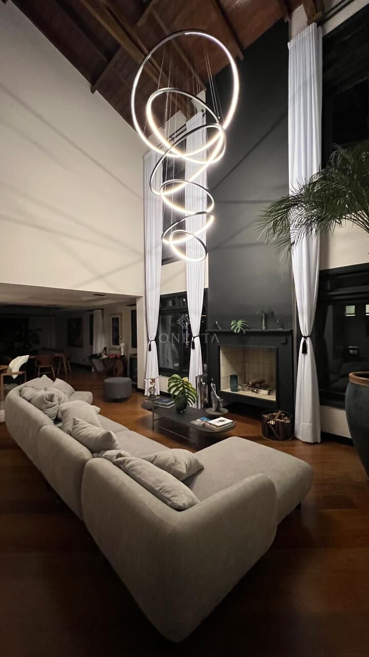 Casa à venda com 4 quartos, 571m² - Foto 2