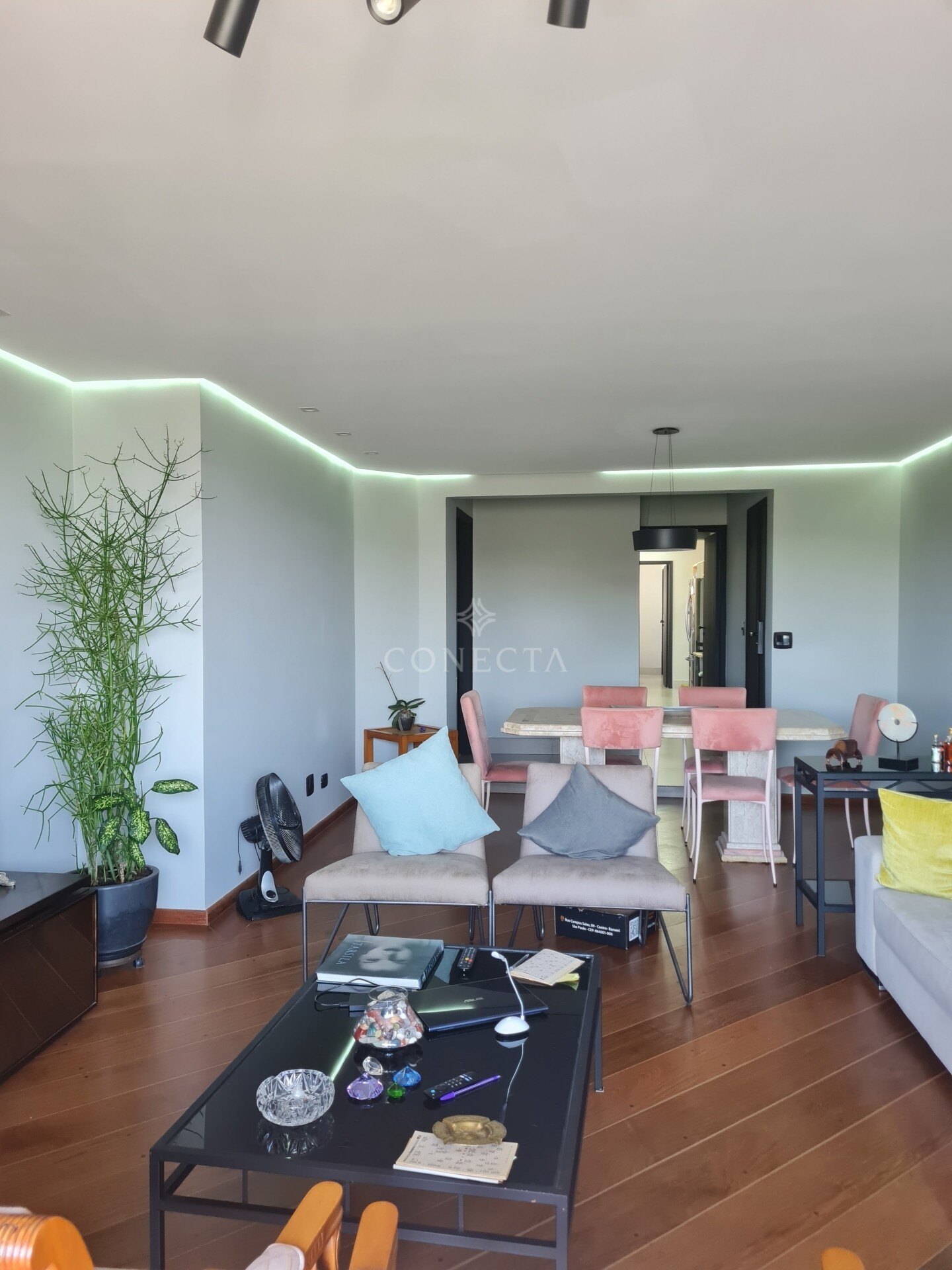 Apartamento à venda com 3 quartos, 157m² - Foto 2