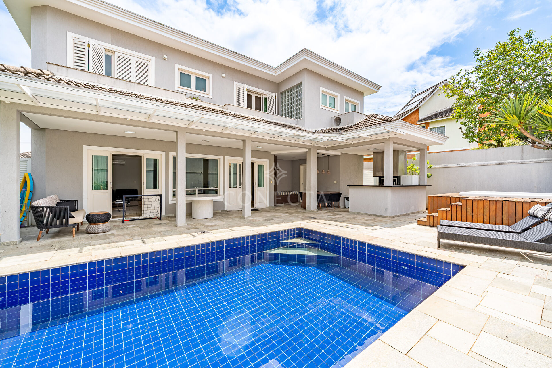 Casa à venda com 4 quartos, 460m² - Foto 2