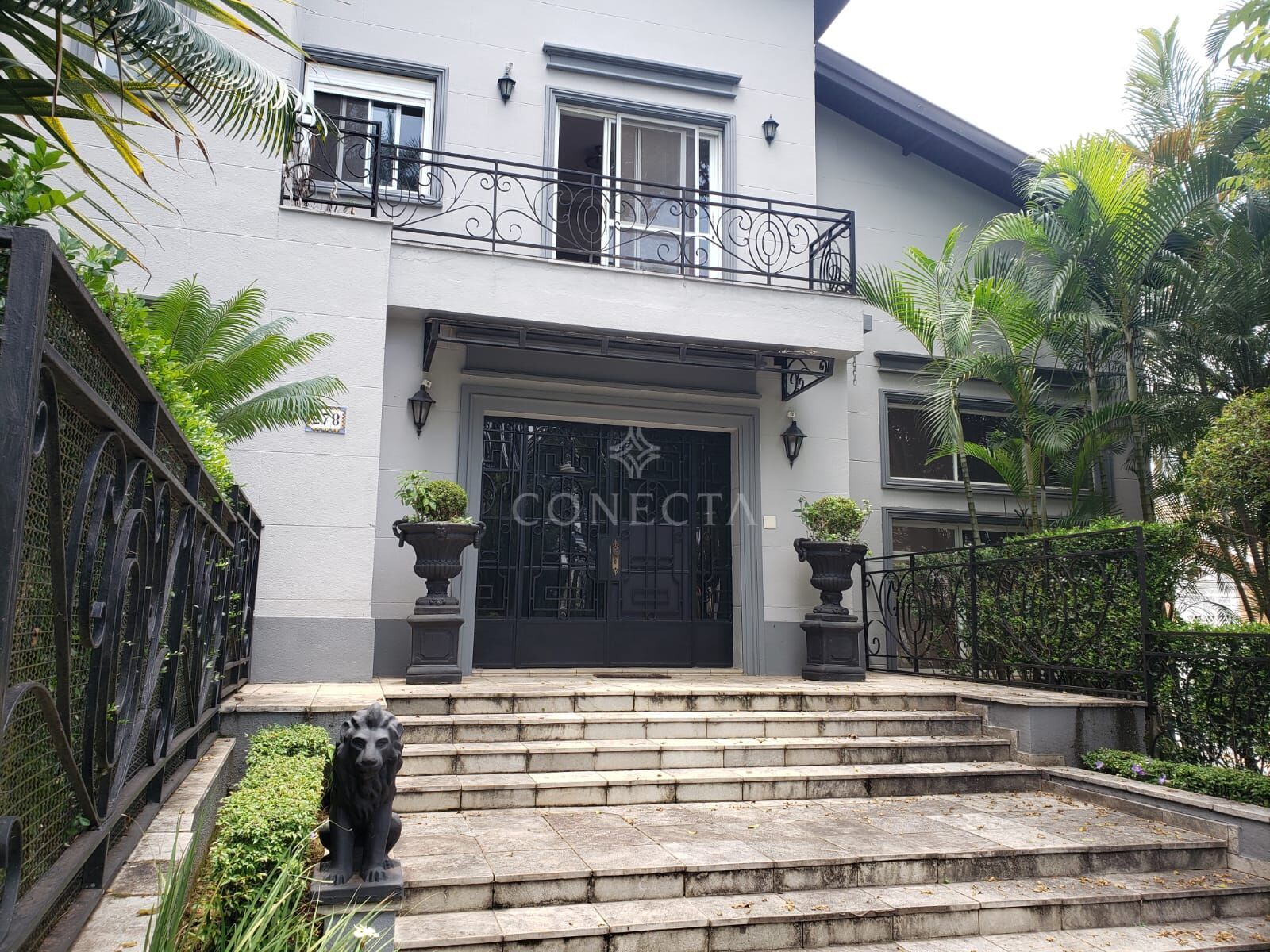 Casa para alugar com 5 quartos, 490m² - Foto 1