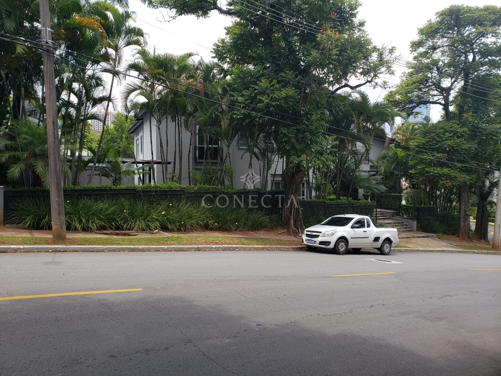 Casa para alugar com 5 quartos, 490m² - Foto 3