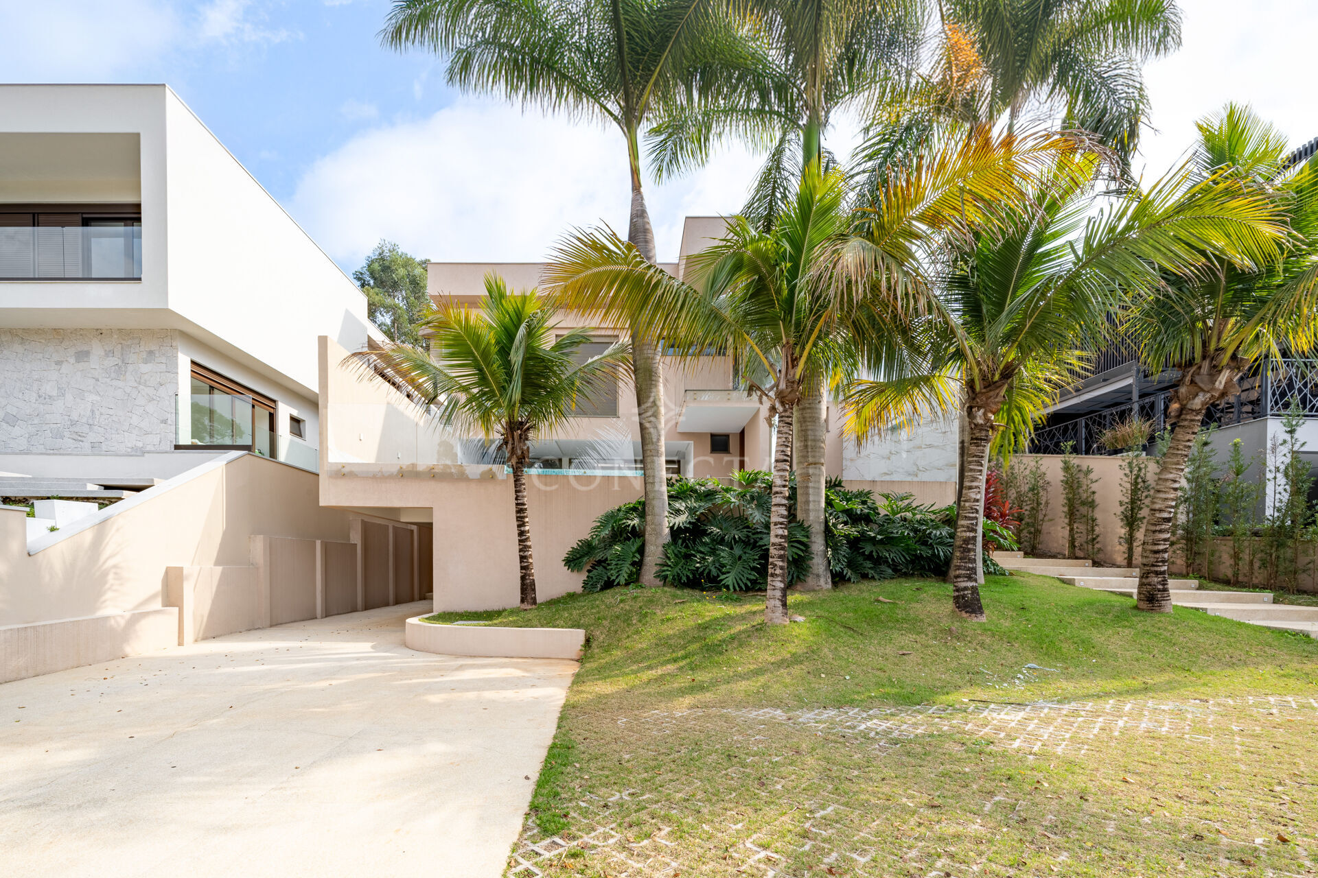 Casa à venda com 4 quartos, 400m² - Foto 1