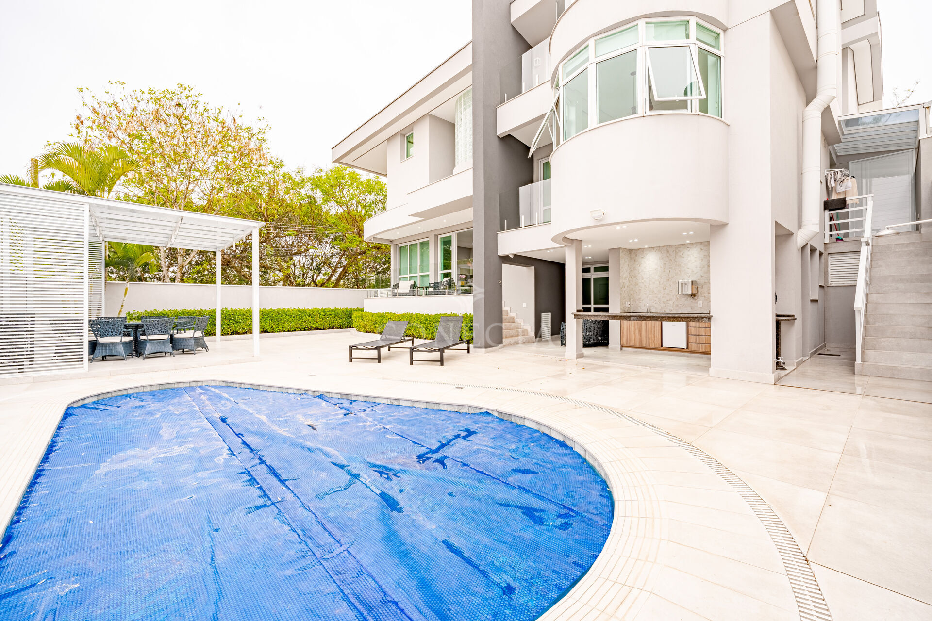 Casa à venda com 4 quartos, 489m² - Foto 2