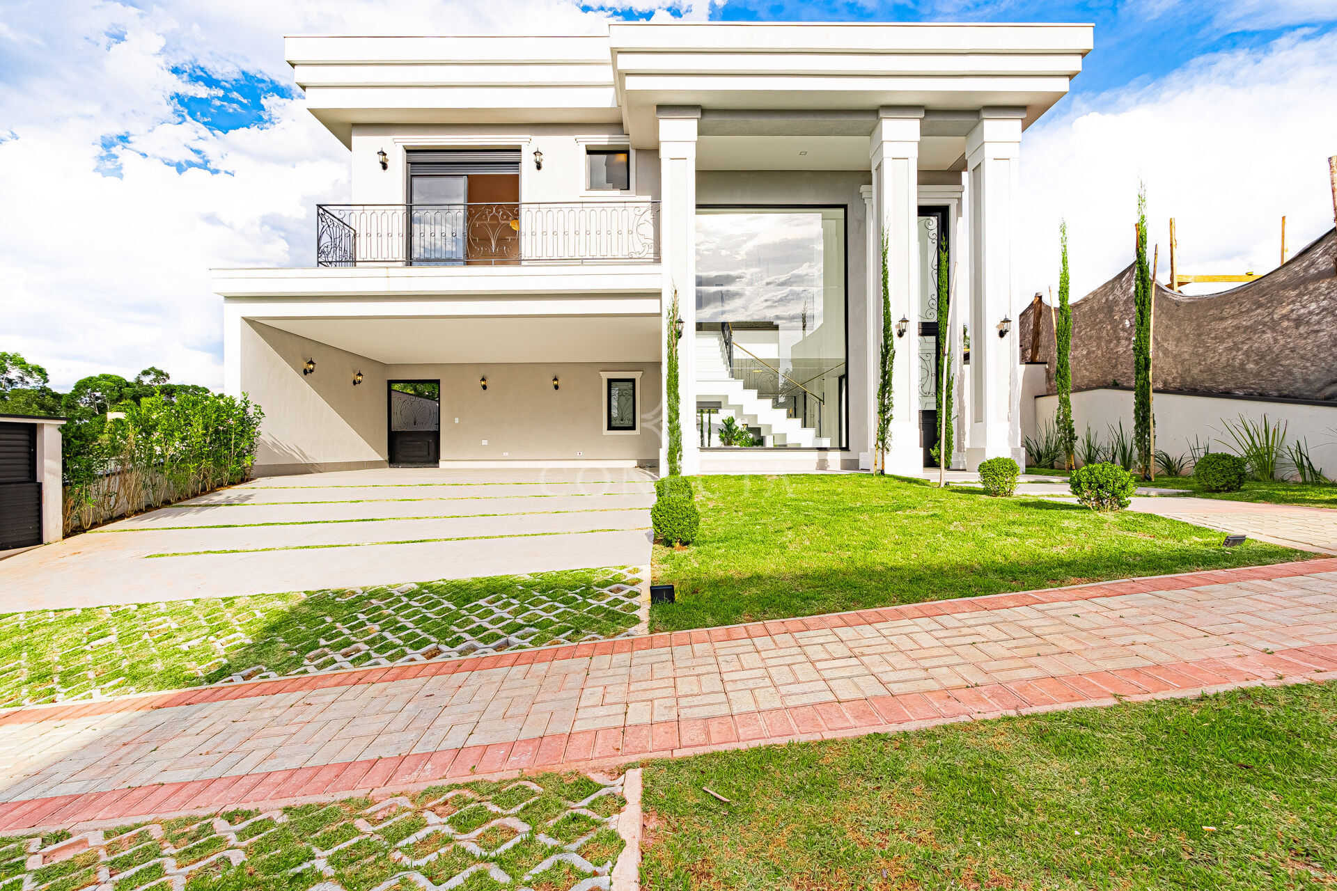 Casa à venda com 5 quartos, 422m² - Foto 1