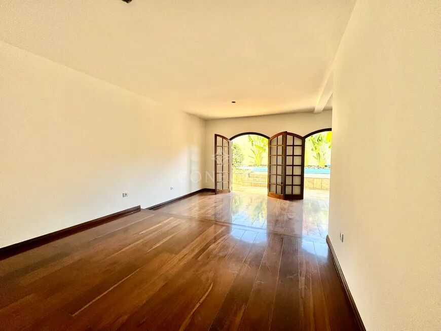 Casa à venda com 4 quartos, 248m² - Foto 2