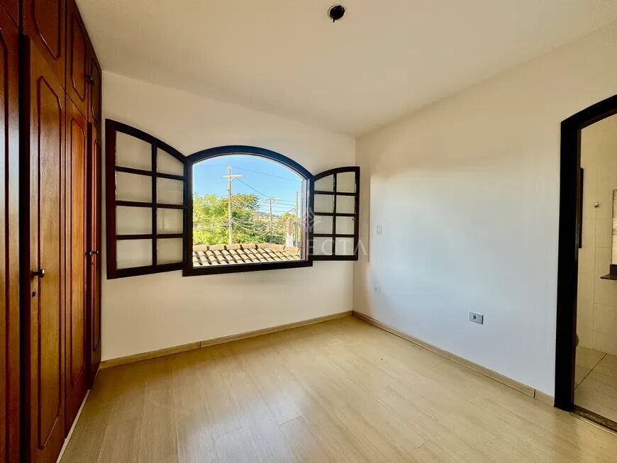 Casa à venda com 4 quartos, 248m² - Foto 18