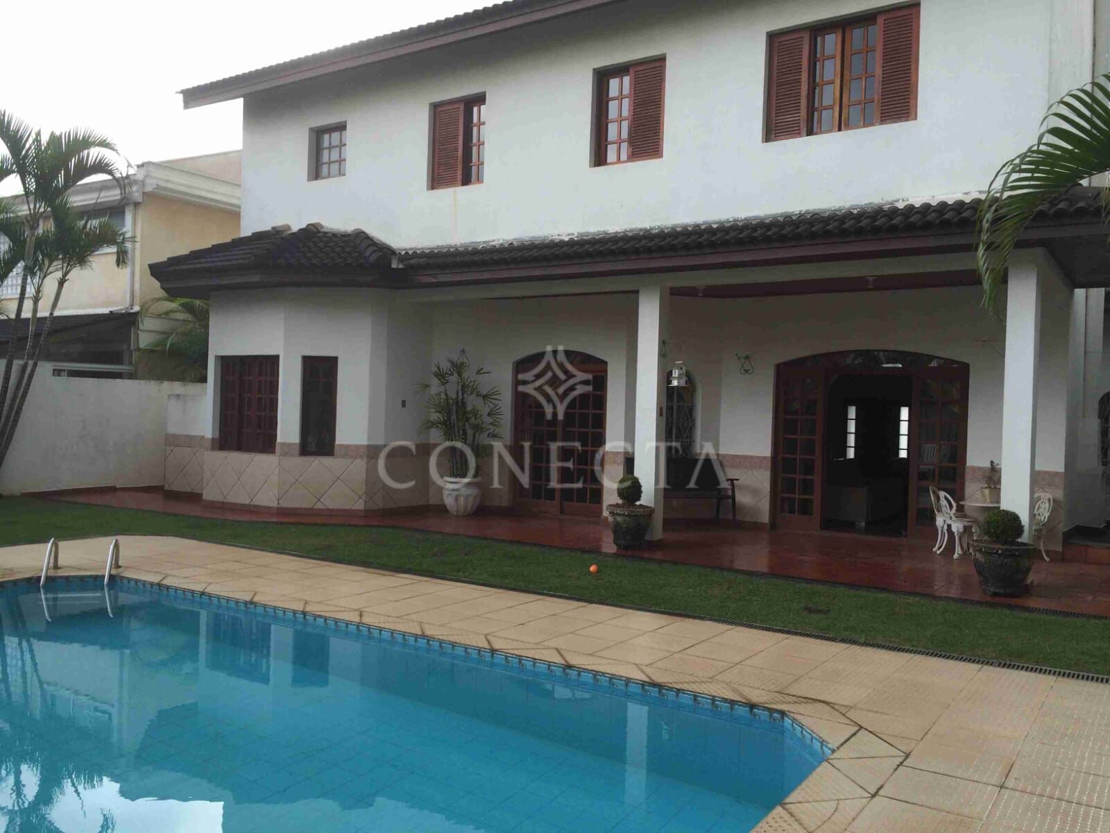 Casa à venda com 4 quartos, 380m² - Foto 1