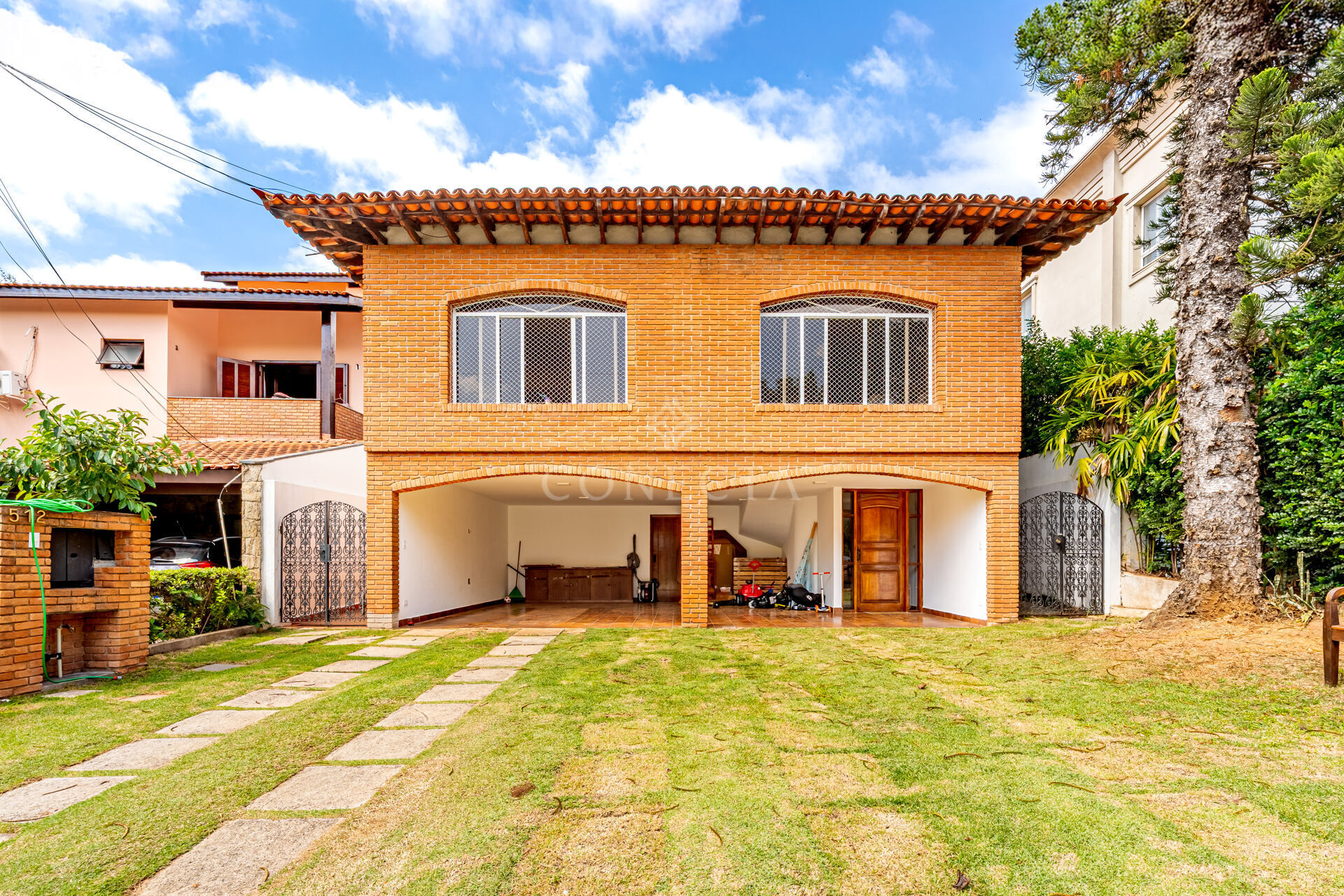 Casa, 4 quartos, 258 m² - Foto 1