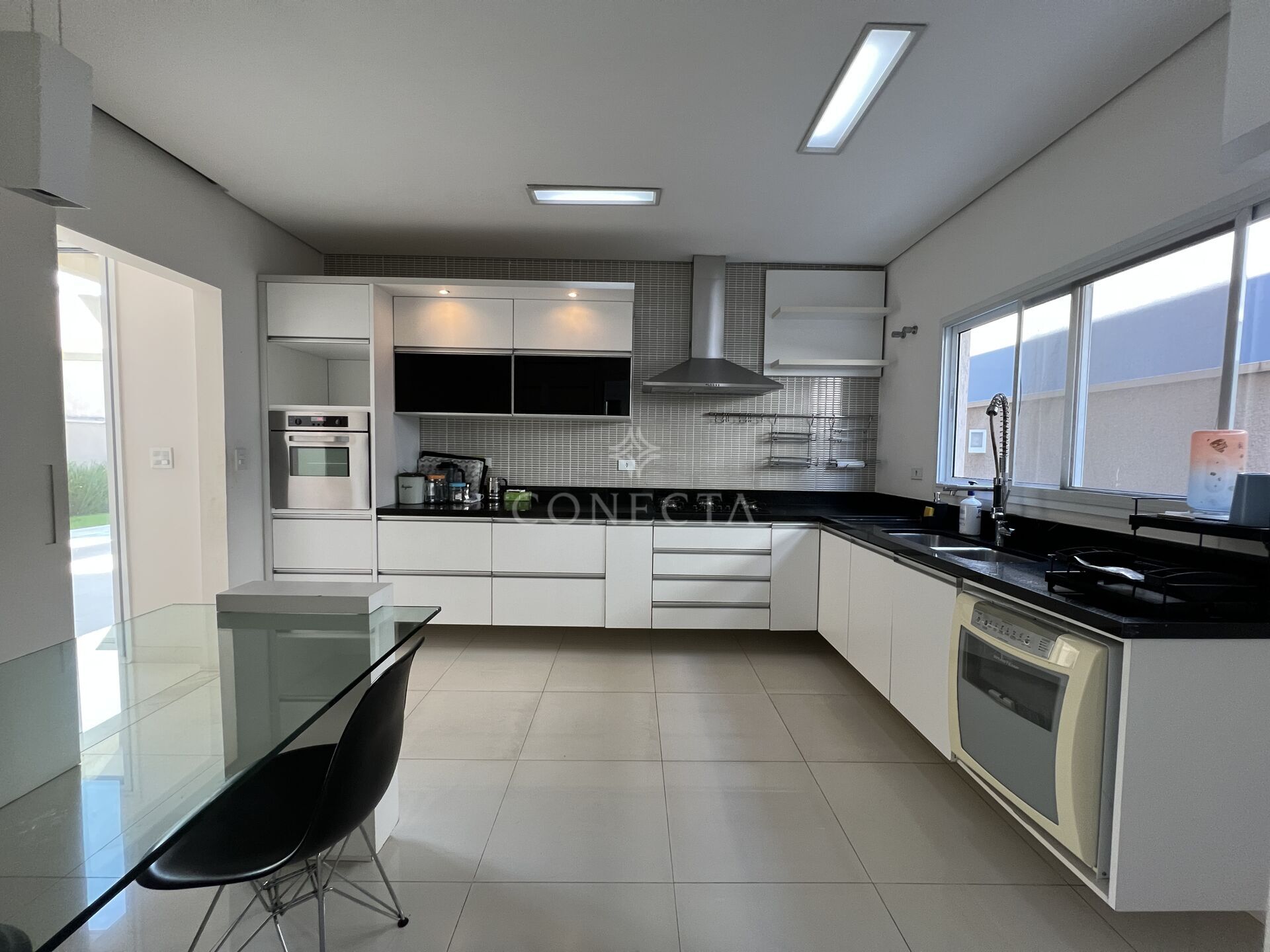 Casa à venda com 4 quartos, 338m² - Foto 4