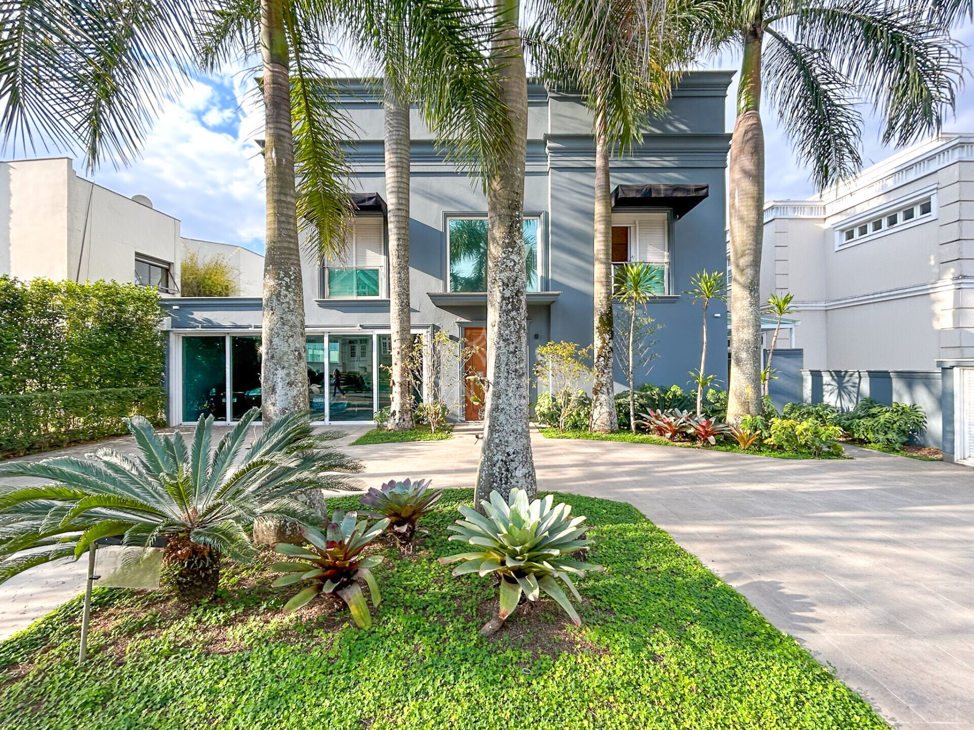 Casa à venda com 4 quartos, 540m² - Foto 1