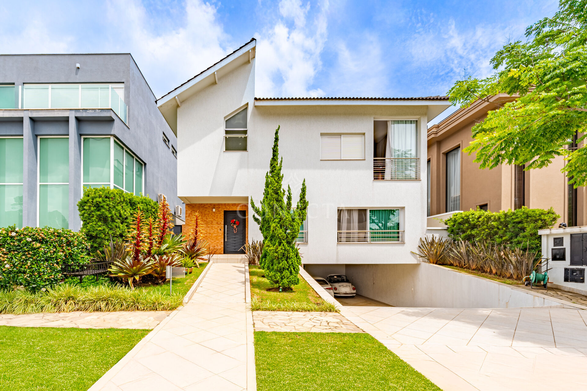 Casa à venda com 3 quartos, 365m² - Foto 1