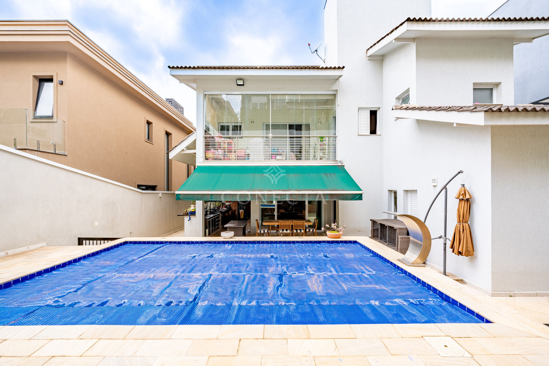 Casa à venda com 3 quartos, 365m² - Foto 2