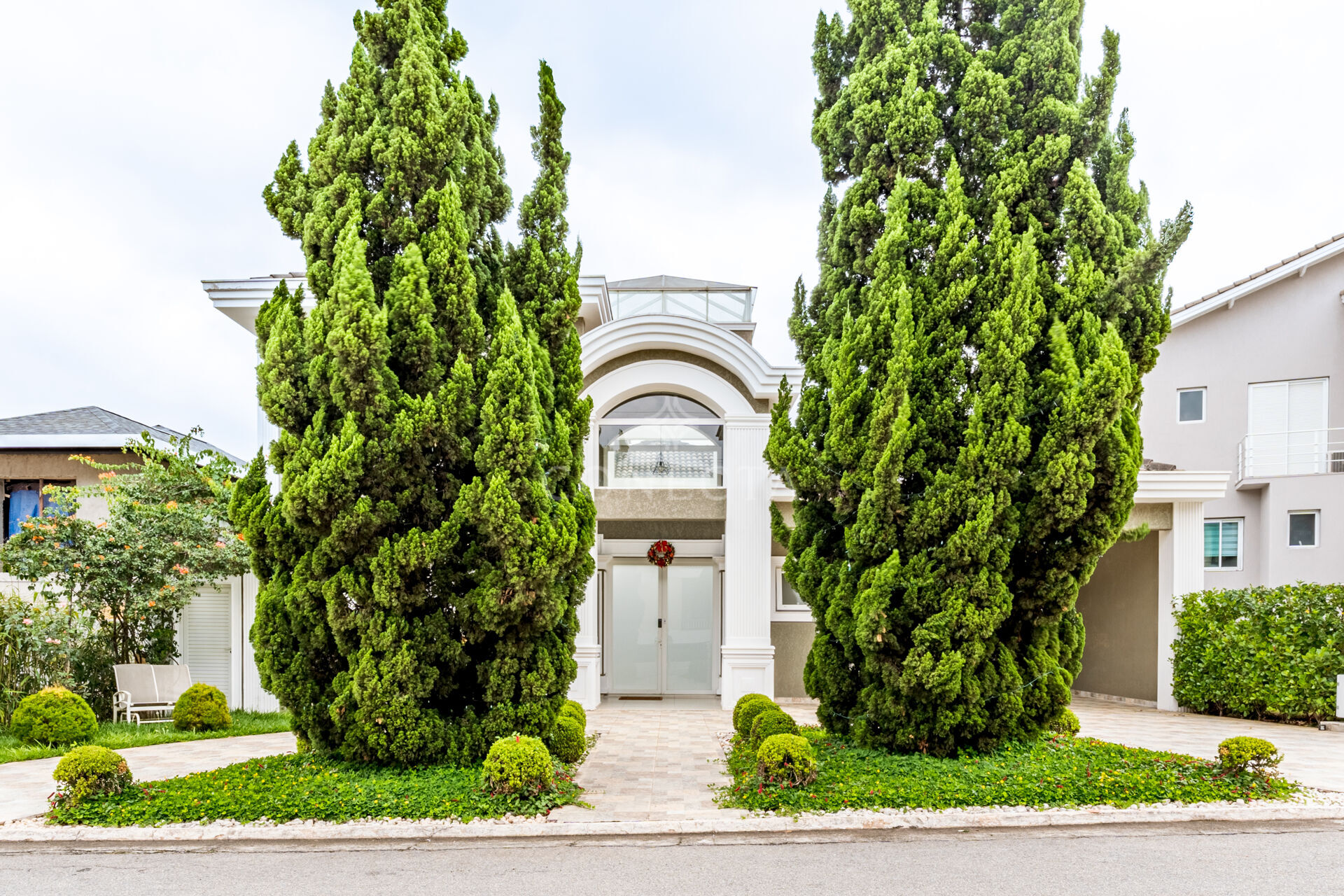 Casa à venda com 3 quartos, 337m² - Foto 2