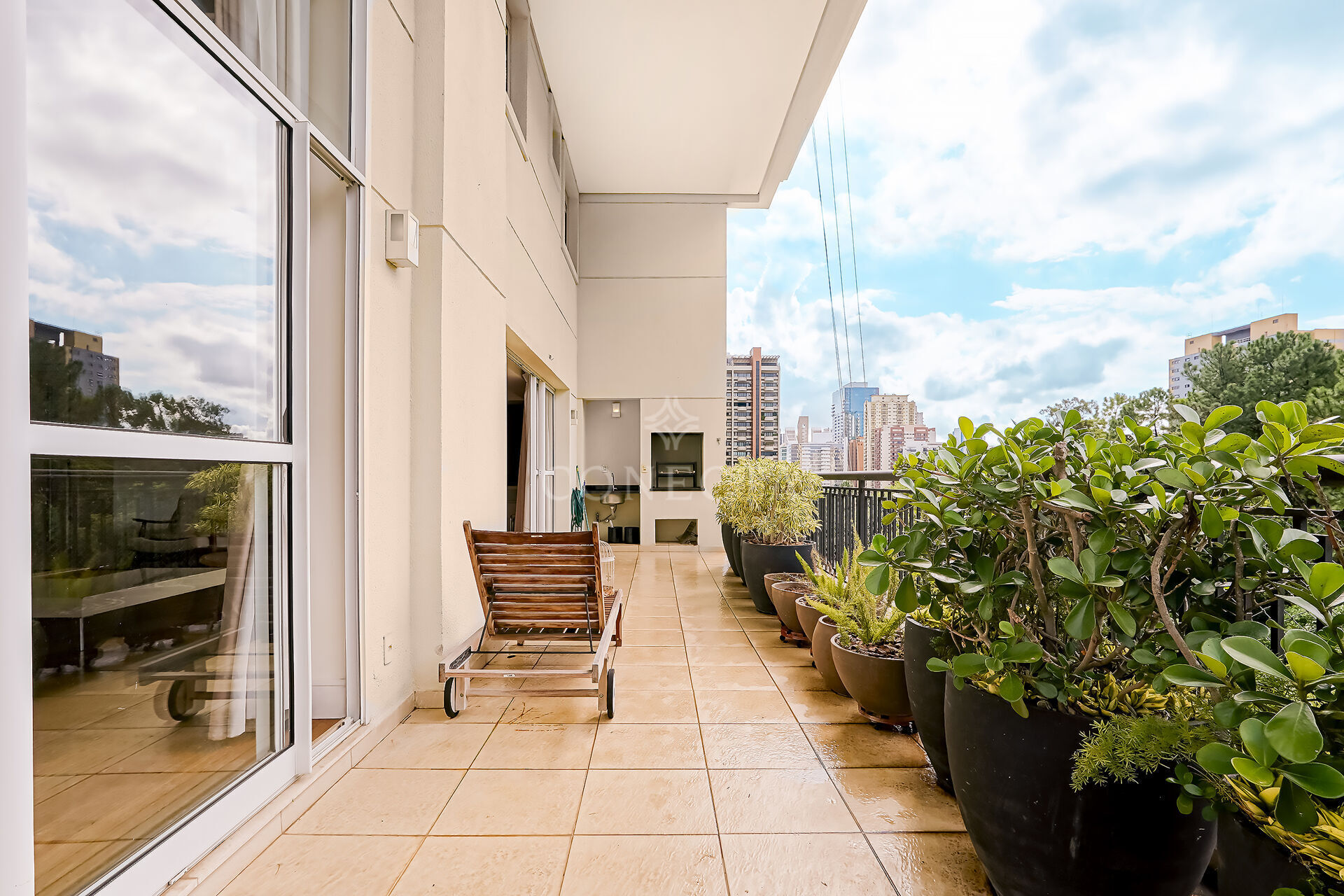 Apartamento para alugar com 2 quartos, 220m² - Foto 2