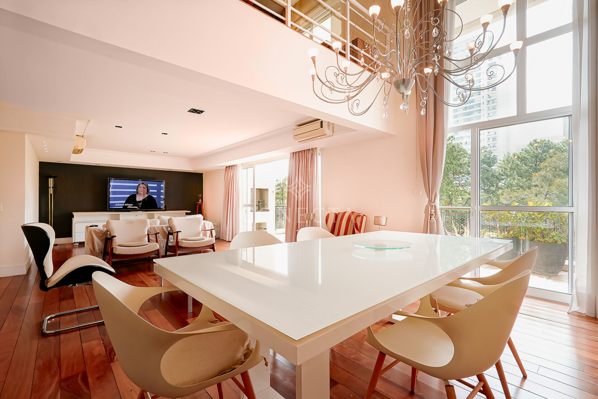 Apartamento para alugar com 2 quartos, 220m² - Foto 1