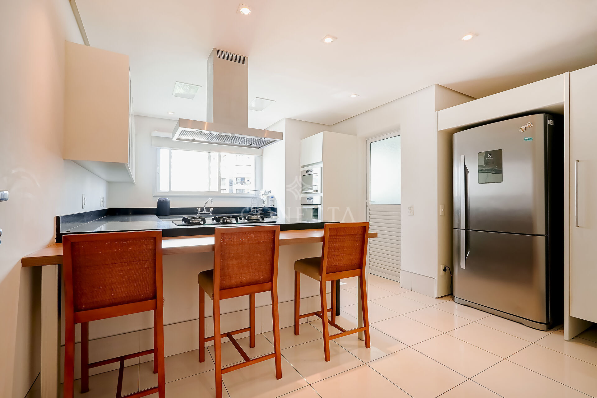 Apartamento para alugar com 2 quartos, 220m² - Foto 10