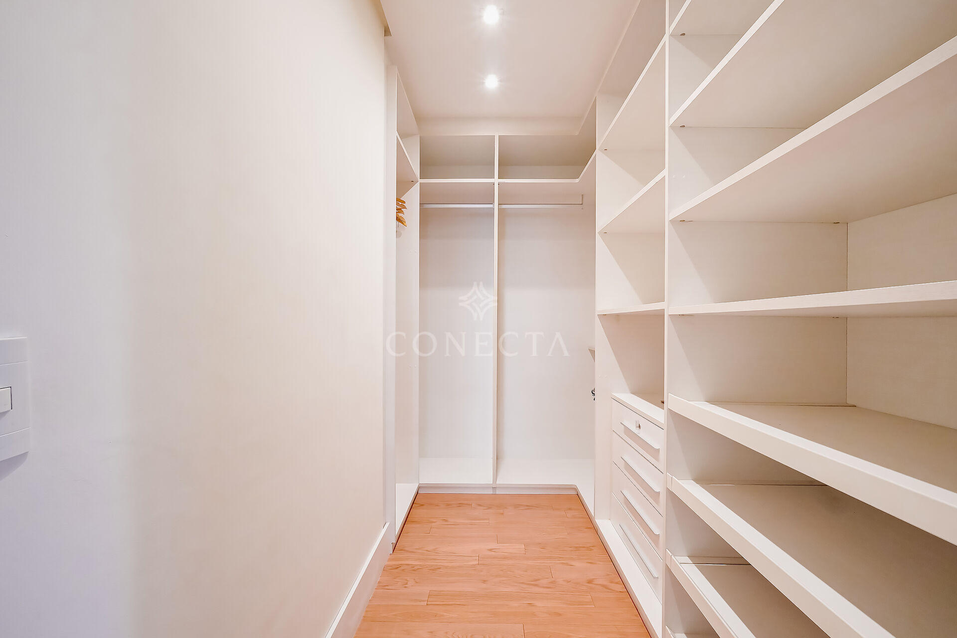 Apartamento para alugar com 2 quartos, 220m² - Foto 17