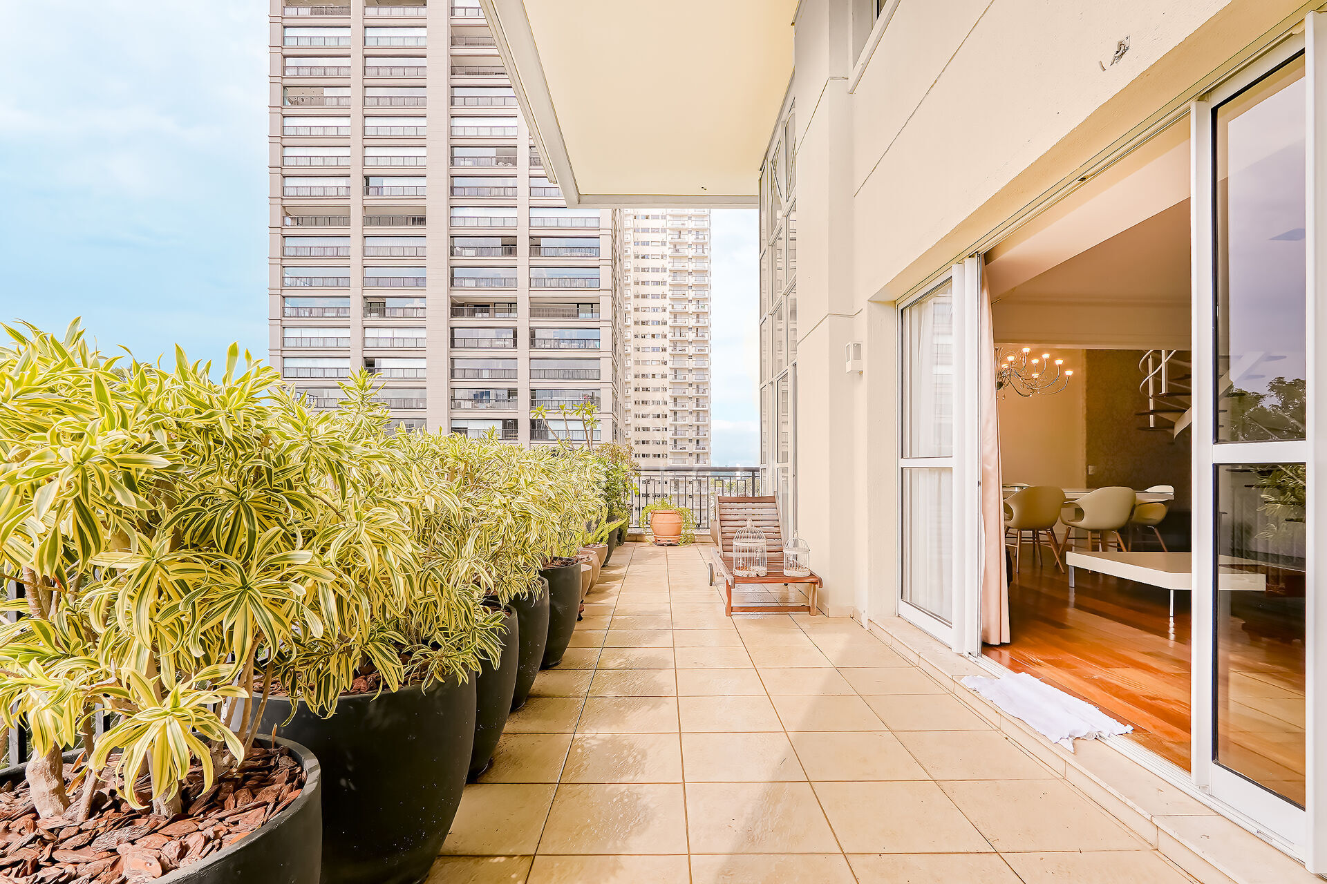 Apartamento para alugar com 2 quartos, 220m² - Foto 8