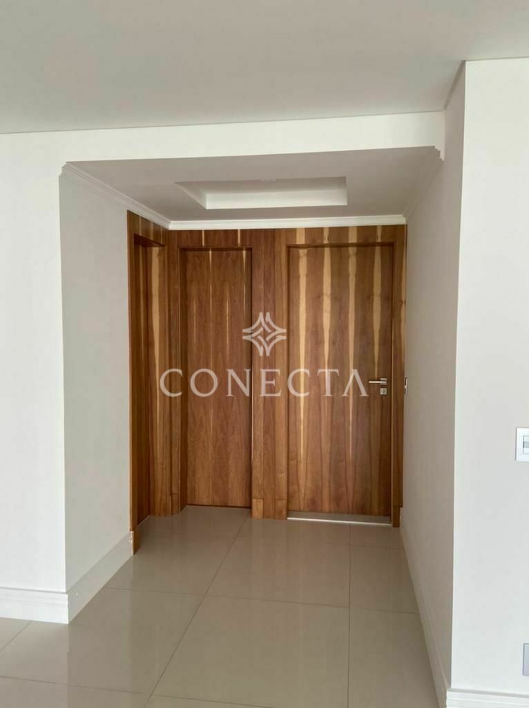 Apartamento à venda com 3 quartos, 235m² - Foto 2