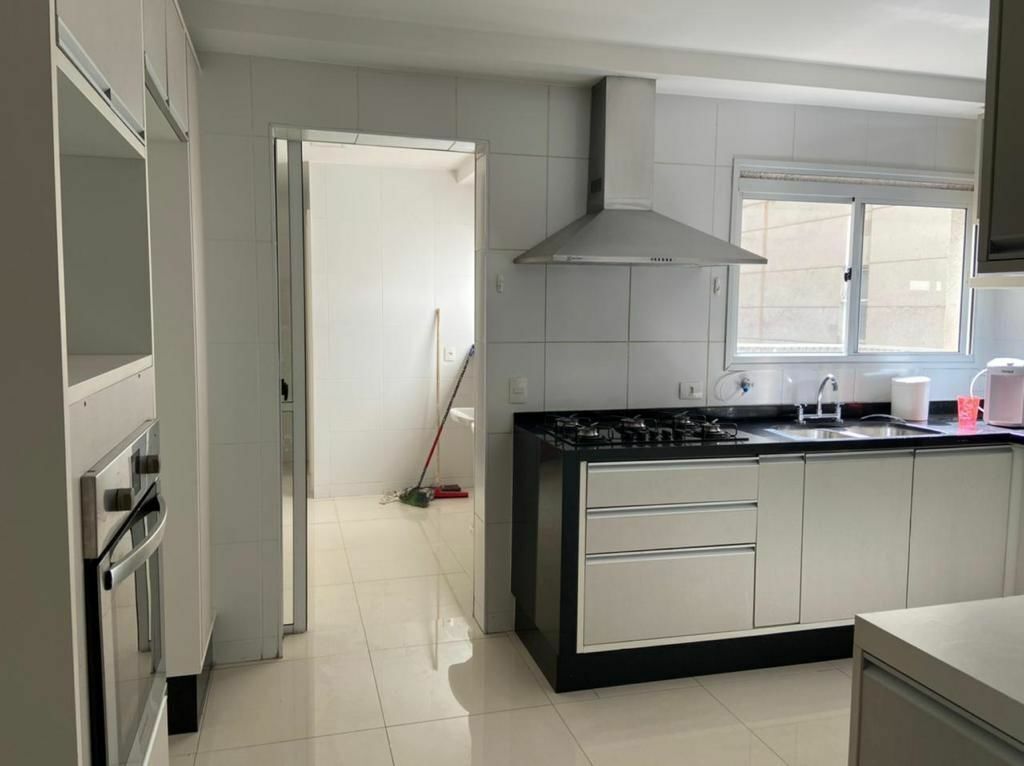 Apartamento para alugar com 3 quartos, 235m² - Foto 11