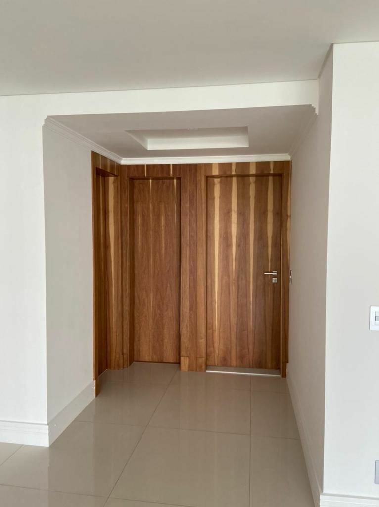 Apartamento para alugar com 3 quartos, 235m² - Foto 3