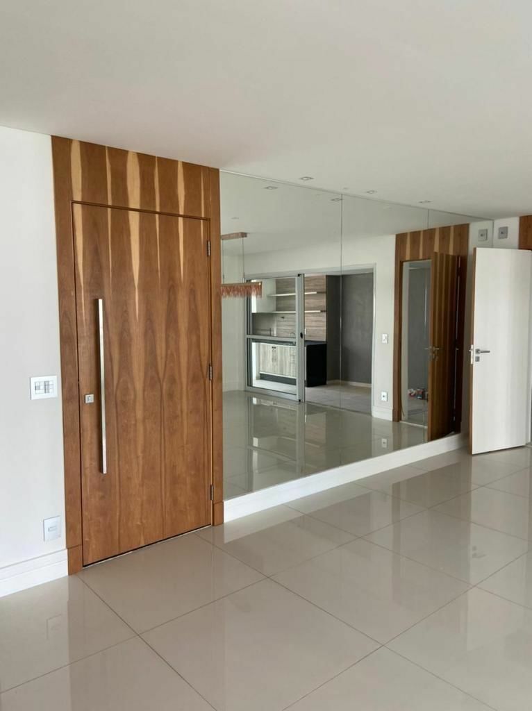 Apartamento para alugar com 3 quartos, 235m² - Foto 2