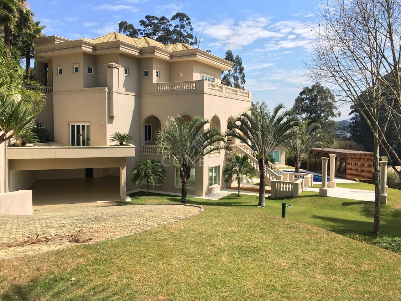 Casa à venda com 4 quartos, 1060m² - Foto 1