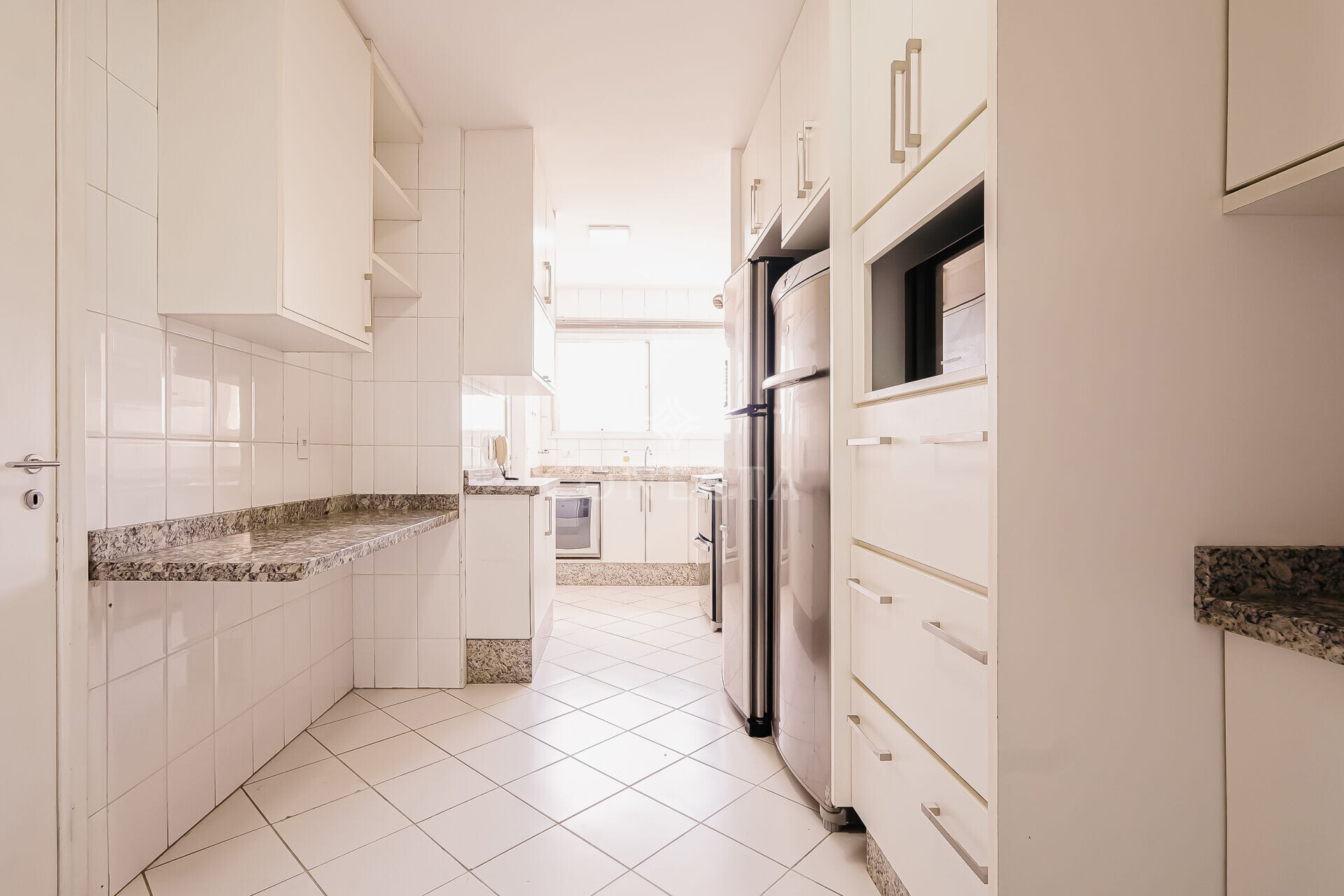 Apartamento para alugar com 3 quartos, 168m² - Foto 11