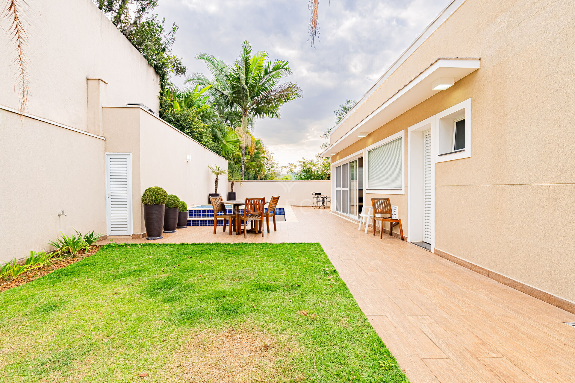 Casa à venda com 4 quartos, 350m² - Foto 3