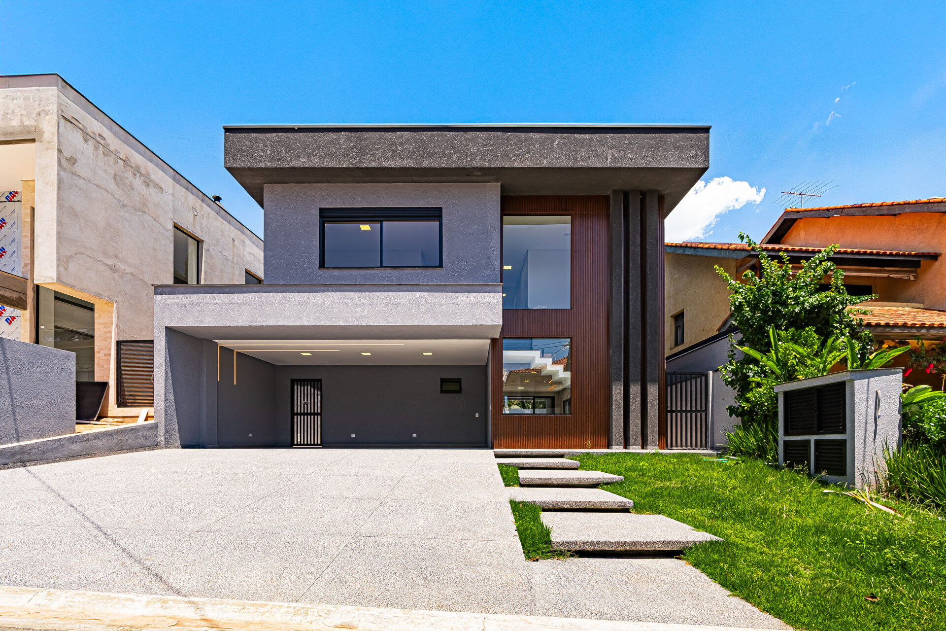 Casa à venda com 4 quartos, 350m² - Foto 1