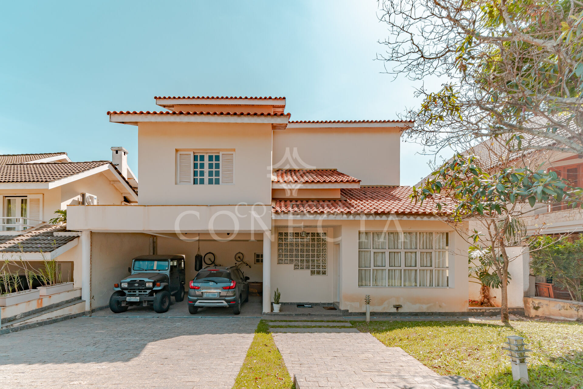 Casa à venda com 3 quartos, 418m² - Foto 1