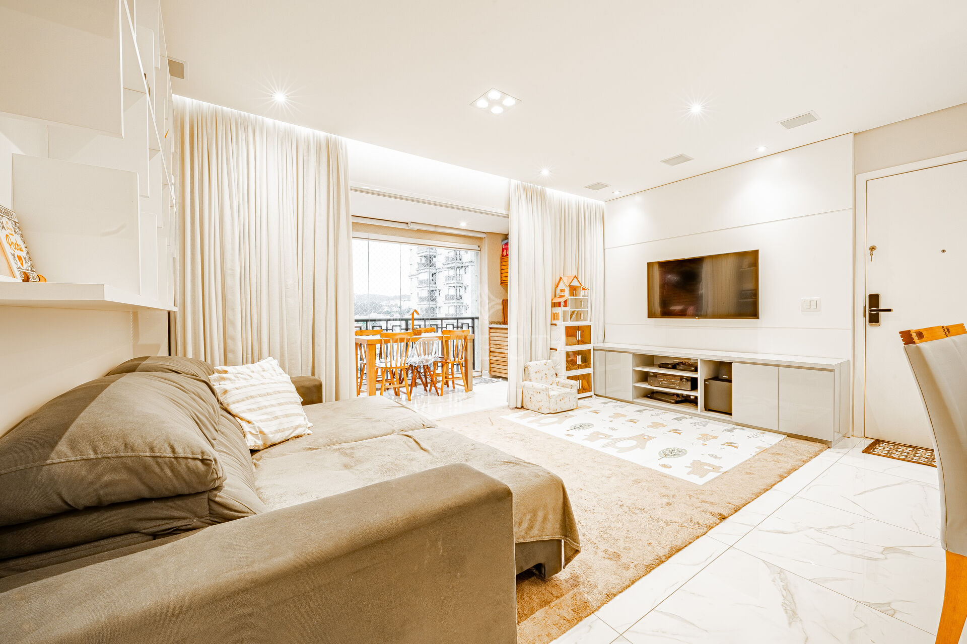 Apartamento à venda com 3 quartos, 107m² - Foto 1