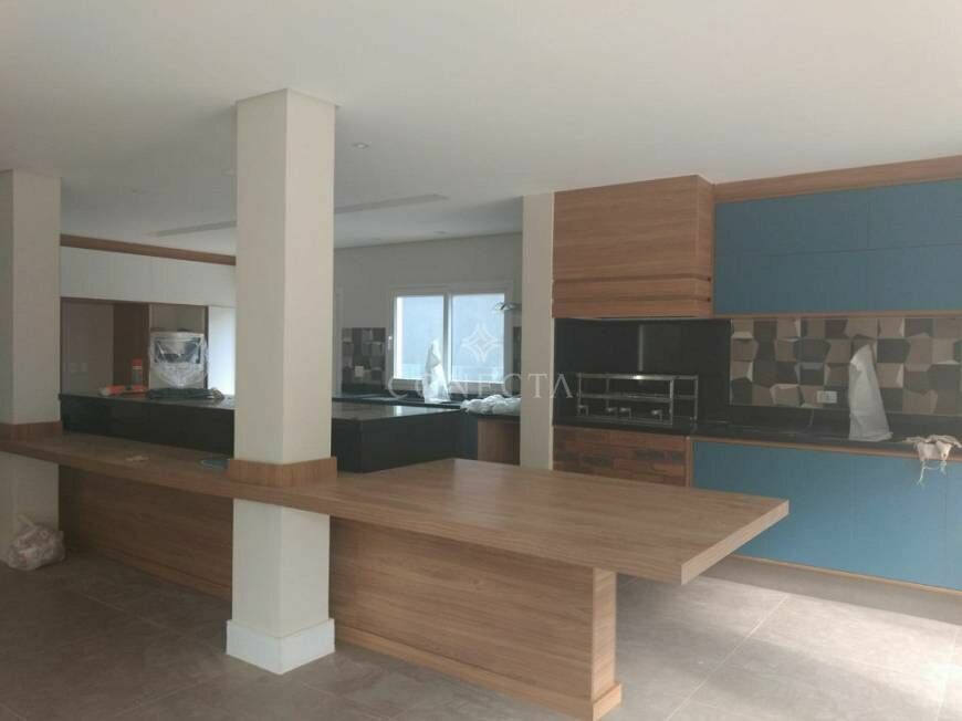 Casa para alugar com 4 quartos, 553m² - Foto 2