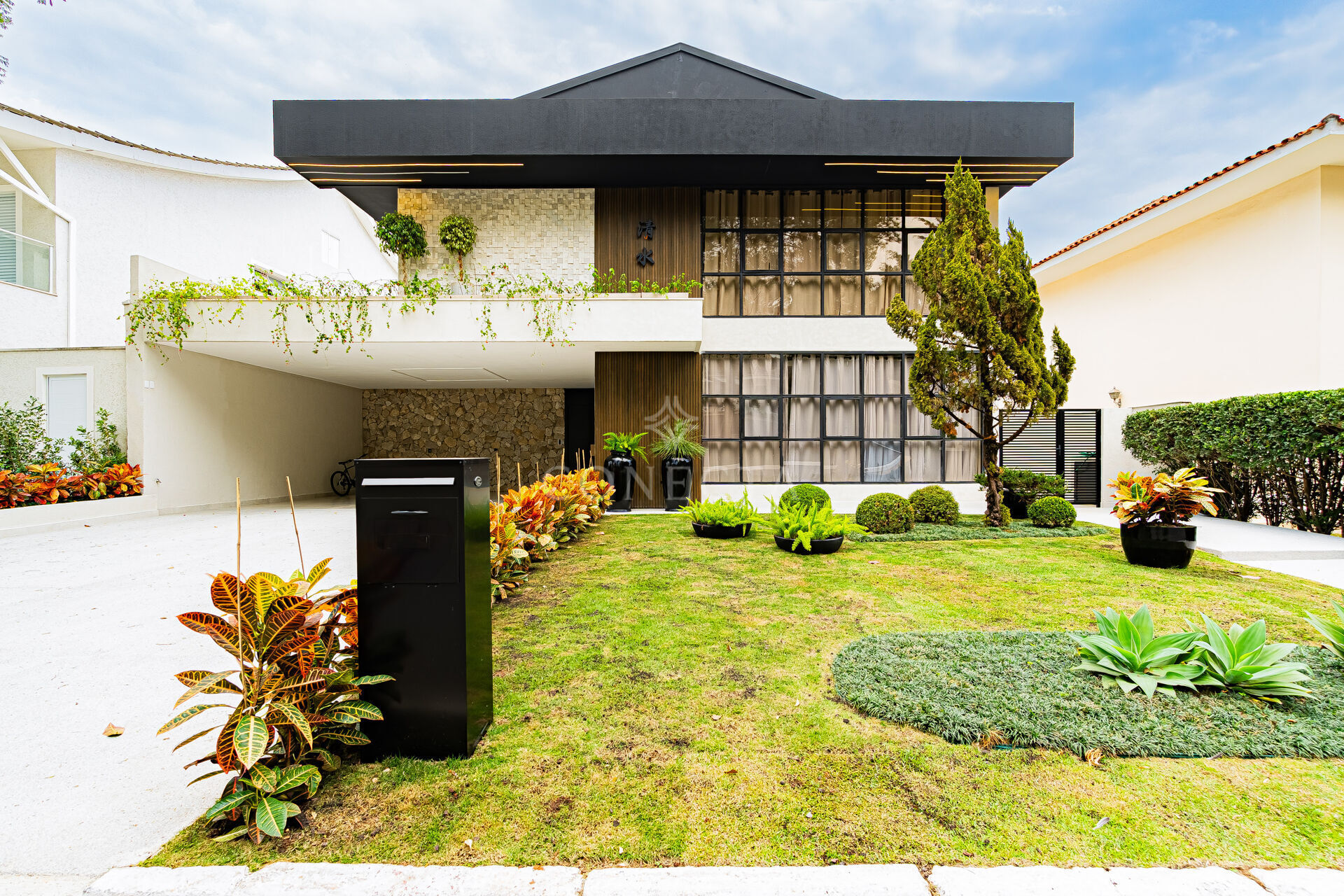 Casa para alugar com 4 quartos, 564m² - Foto 1