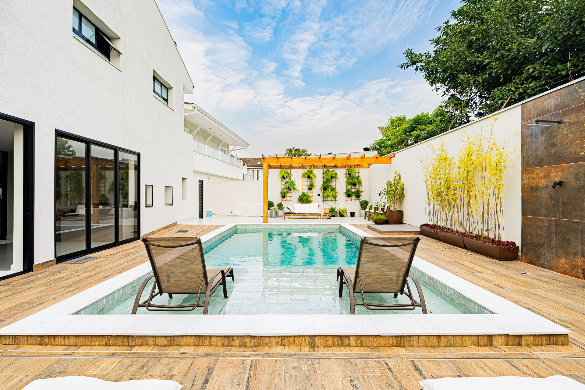 Casa para alugar com 4 quartos, 564m² - Foto 3