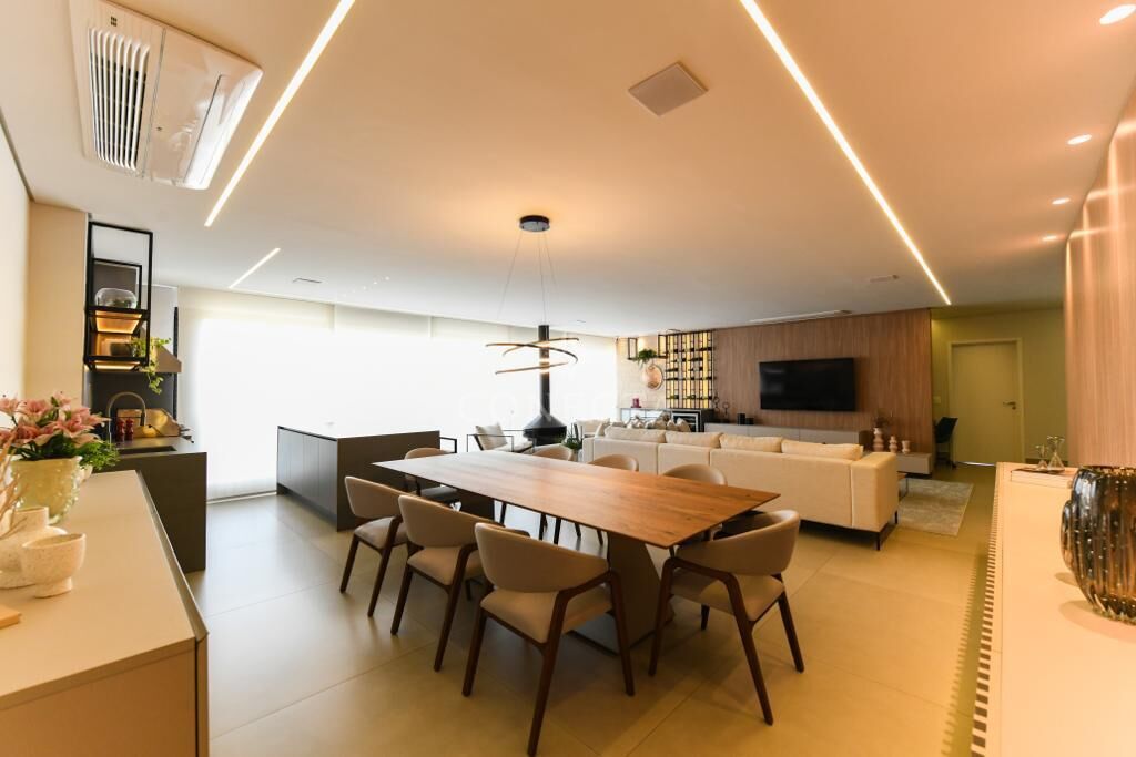 Apartamento à venda com 3 quartos, 264m² - Foto 1