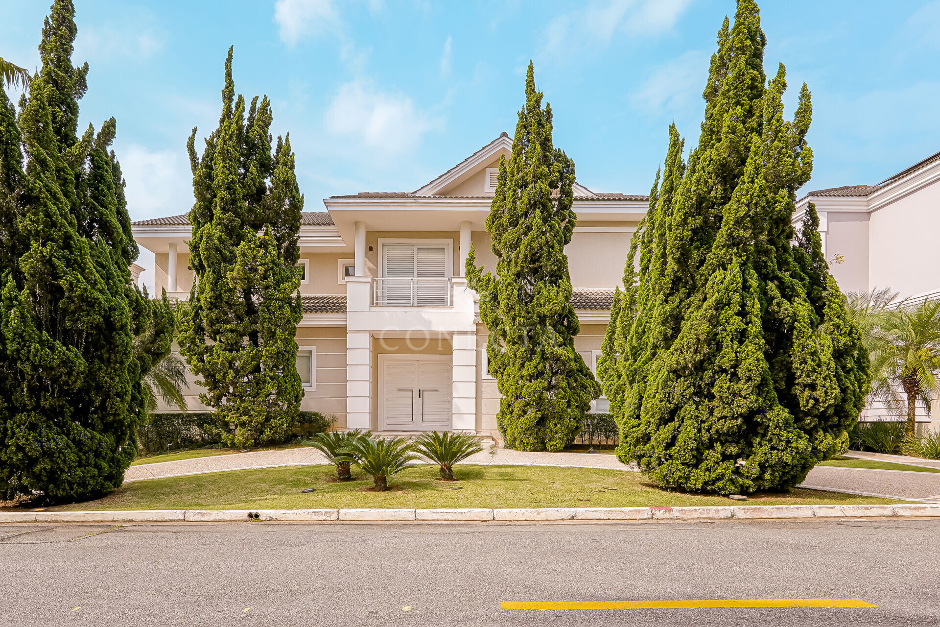 Casa à venda com 4 quartos, 460m² - Foto 1