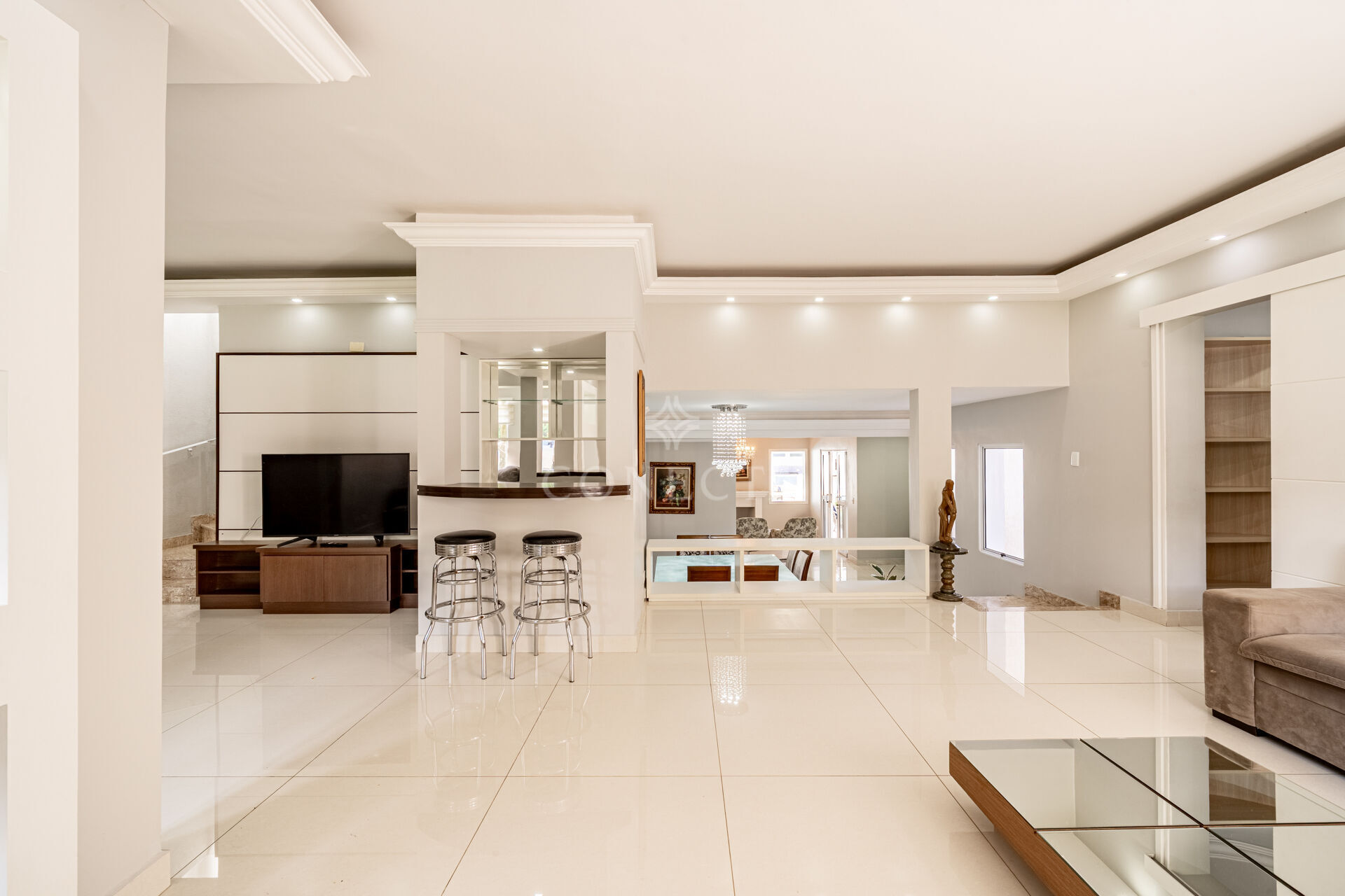 Casa para alugar com 4 quartos, 400m² - Foto 4