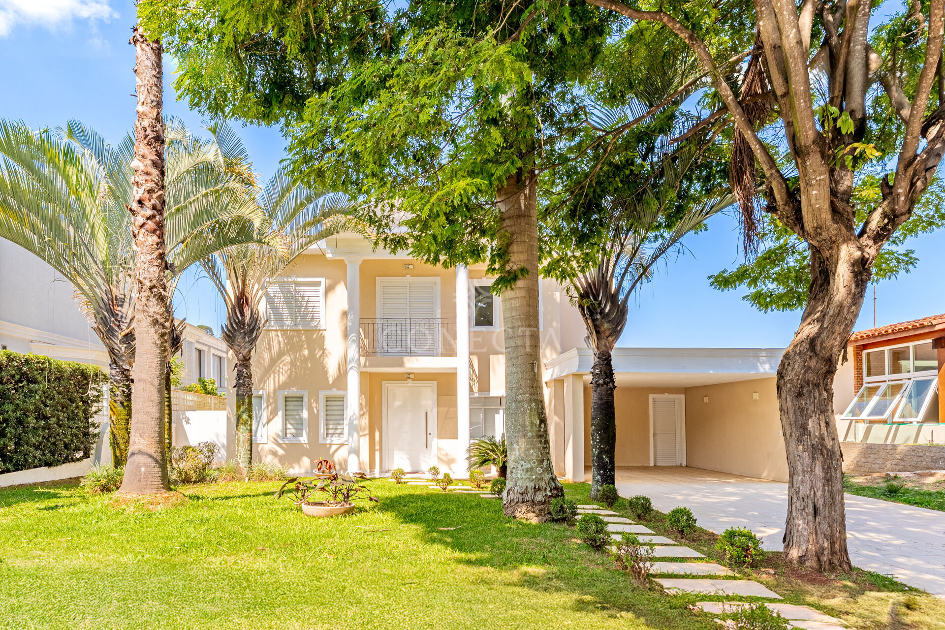 Casa para alugar com 4 quartos, 400m² - Foto 1