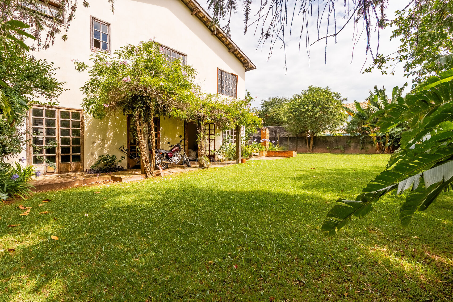 Casa, 4 quartos, 327 m² - Foto 1
