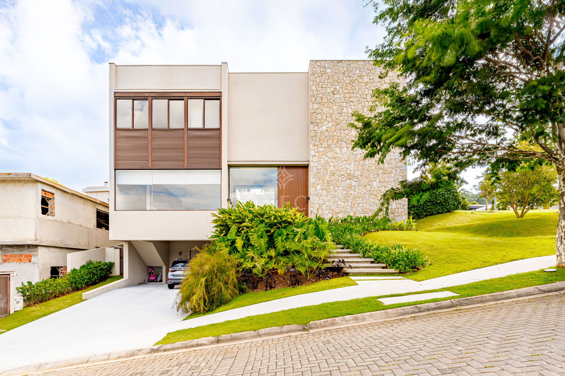 Casa à venda com 4 quartos, 440m² - Foto 1