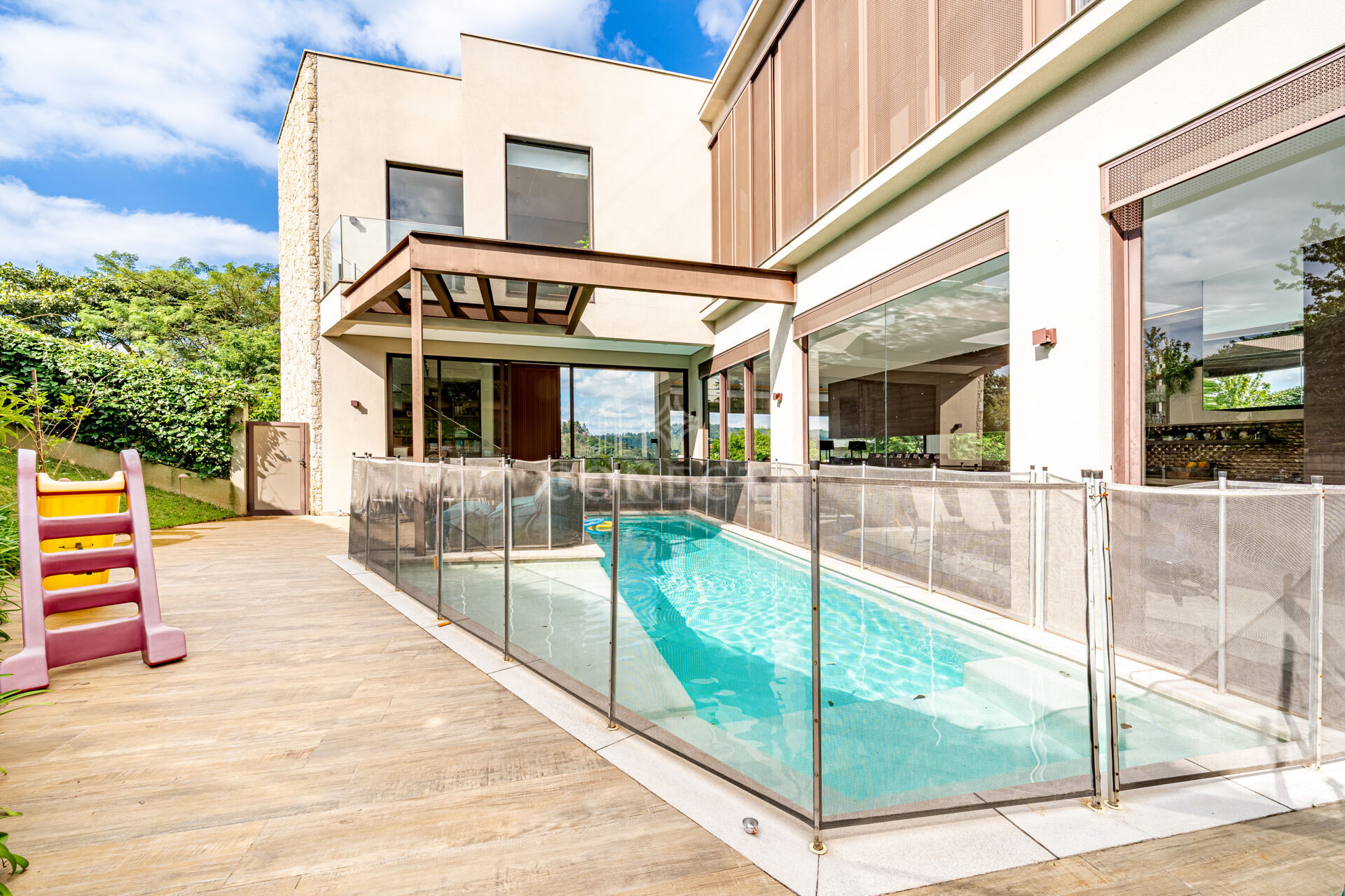Casa à venda com 4 quartos, 440m² - Foto 2