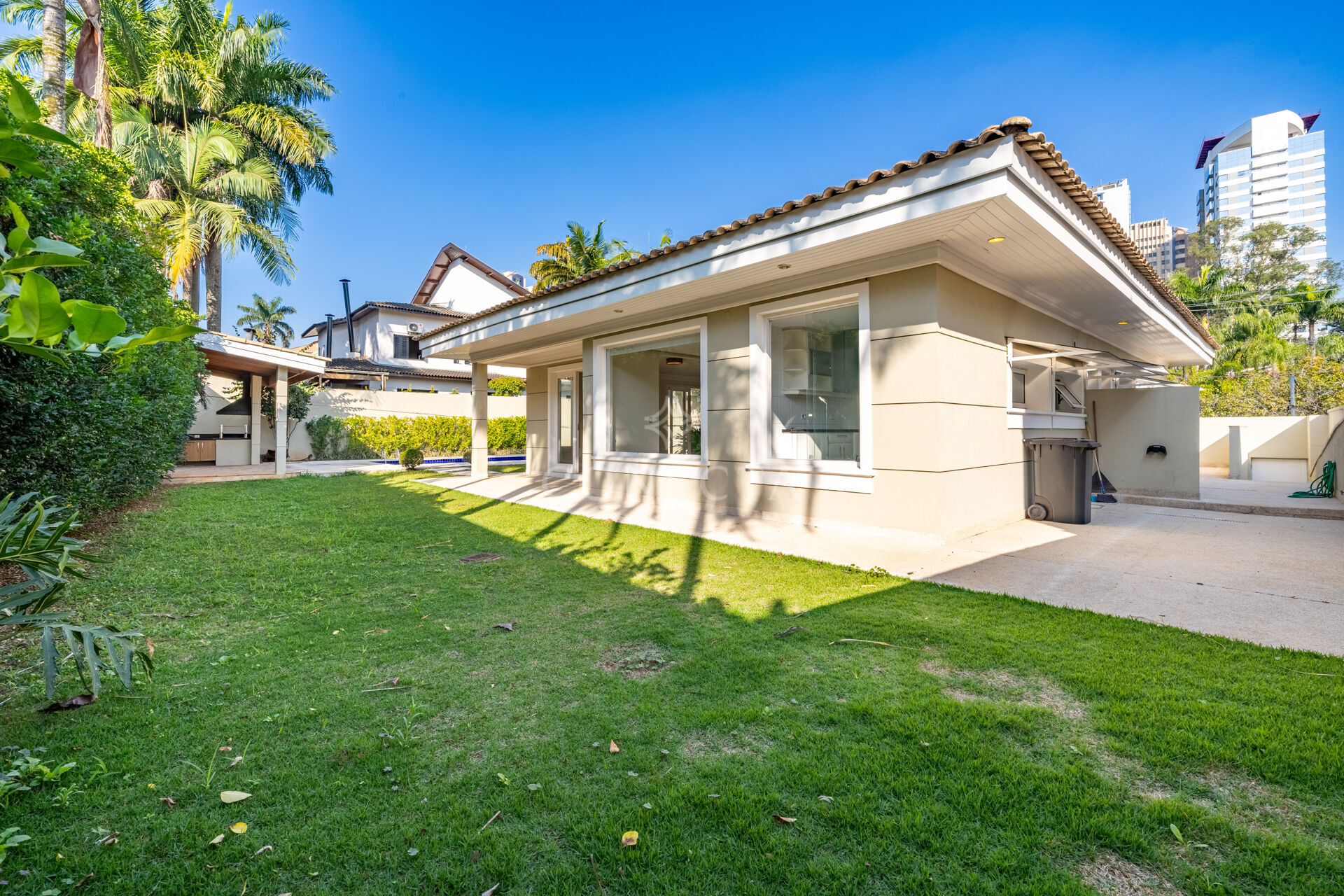 Casa para alugar com 4 quartos, 400m² - Foto 19